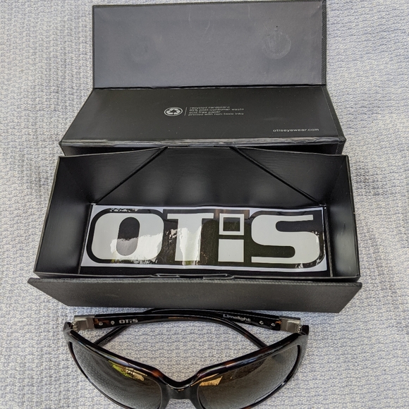 Otis Limelight Sunnies - Picture 4 of 6